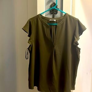 women’s tulip sleeve top